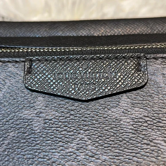 Pristine 100% Authentic Louis Vuitton Outdoor Bumbag in Noir - Picture 5 of 15